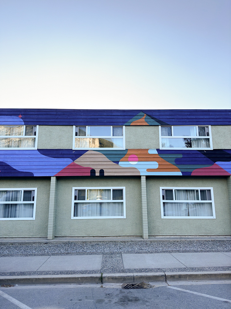 A closeup of August Jack Motor Inn's mural by Annie Chen