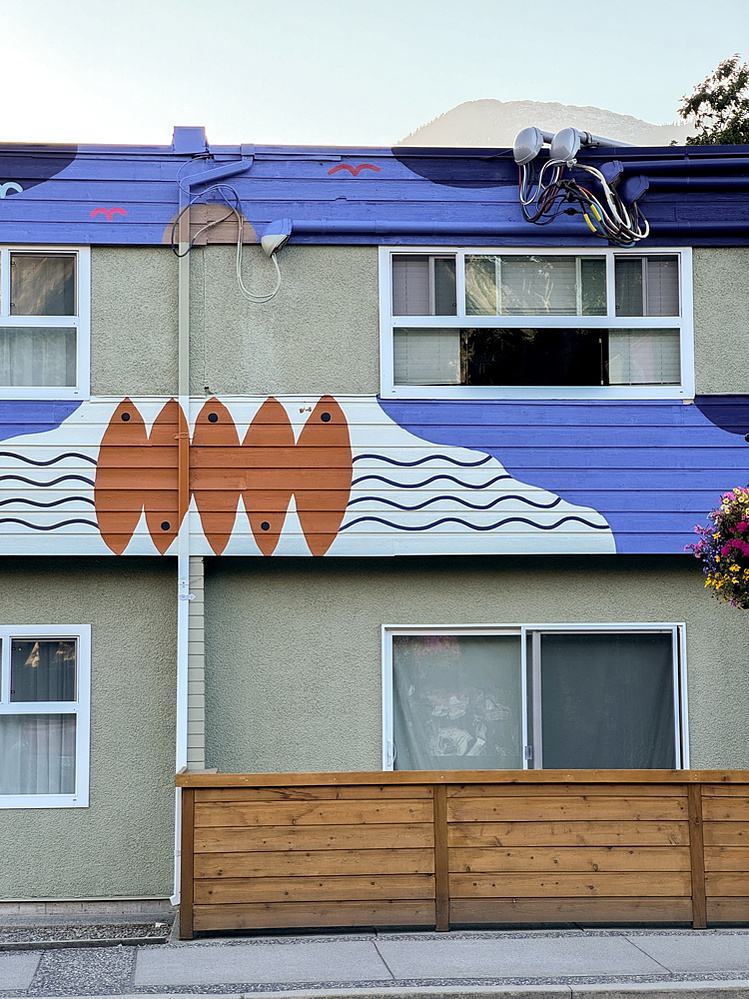 A closeup of August Jack Motor Inn's mural by Annie Chen