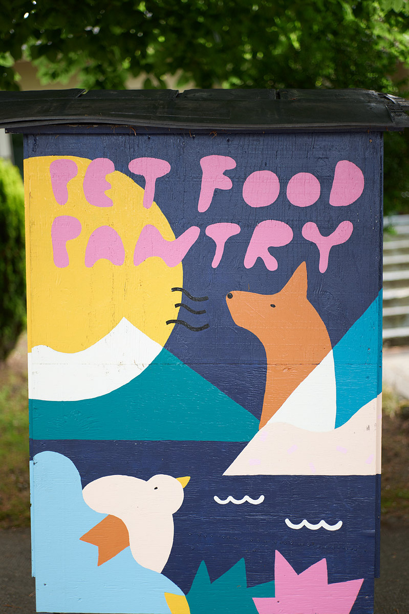 A close-up of the mural on Vancouver Pet Food Pantry by artist Annie Chen.