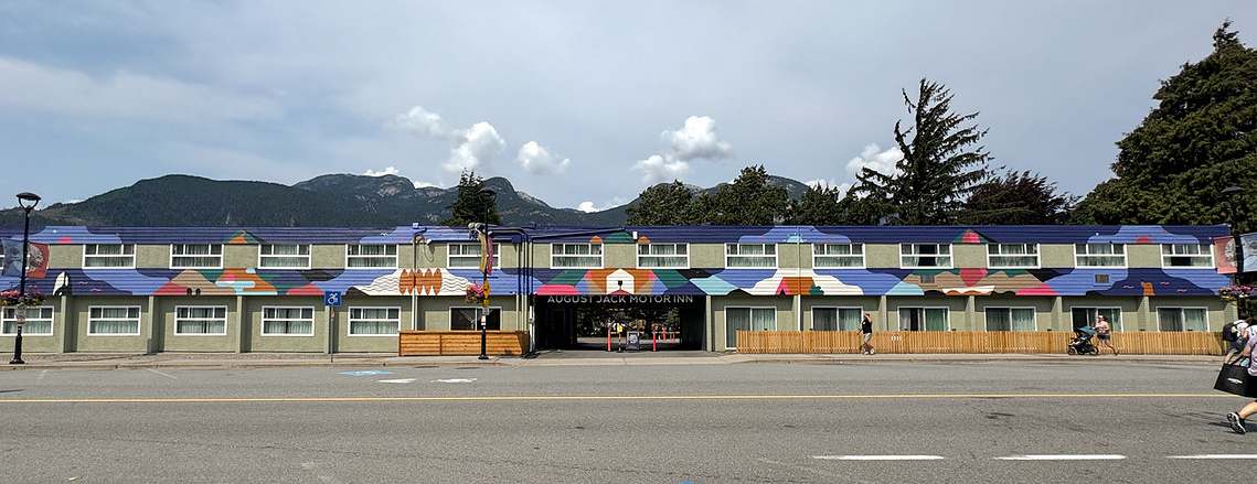 A photo of August Jack Motor Inn and its mural on the facade in downtown Squamish.