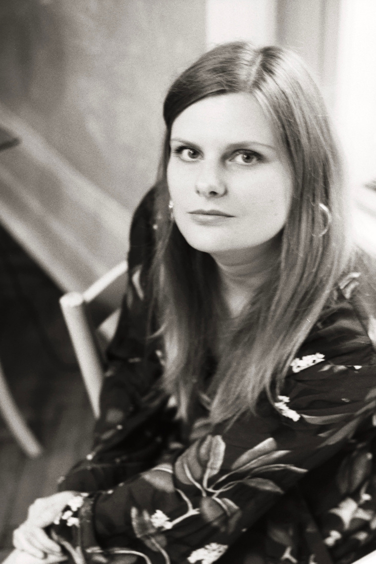 cristina golovatic painter for the eastern beat by anna jopp photographer budapest expat