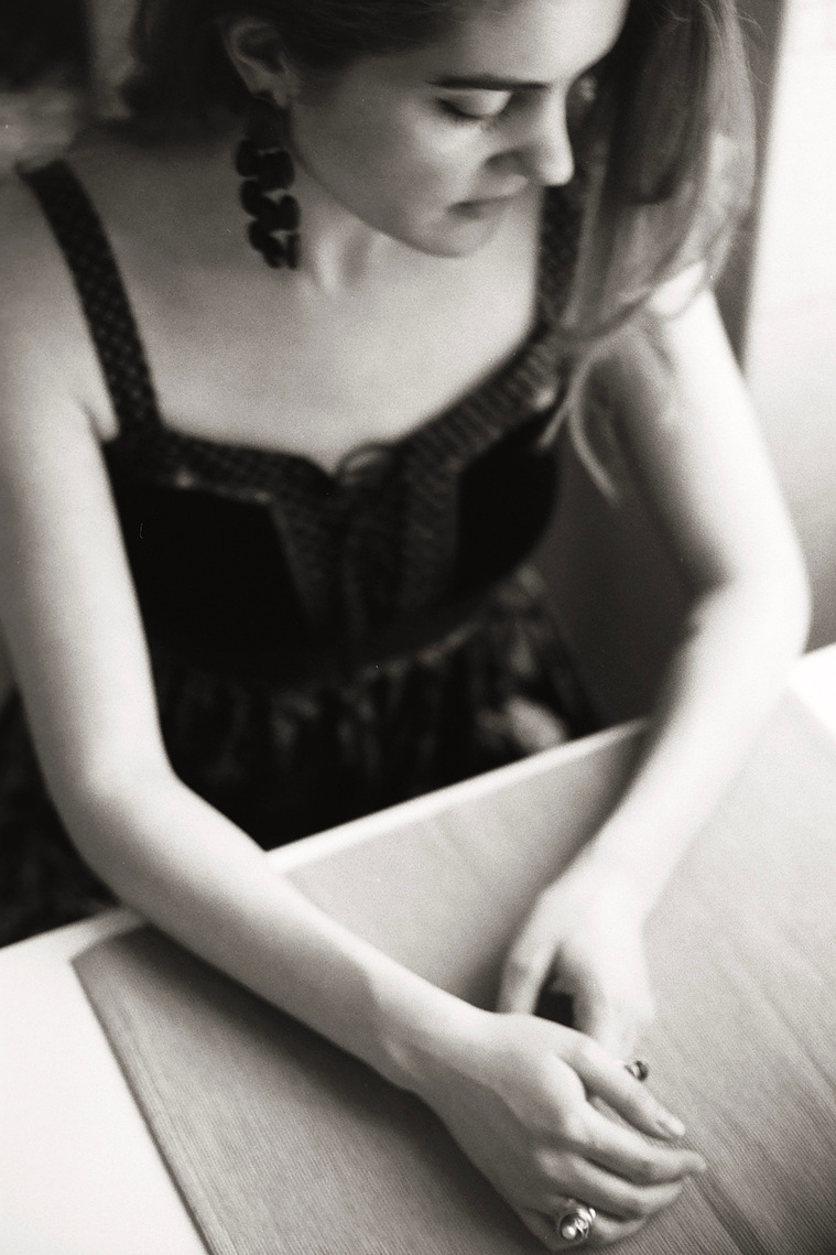 cristina golovatic painter for the eastern beat by anna jopp photographer budapest expat
