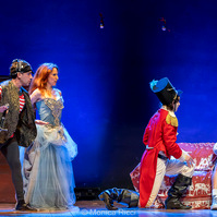 Lo Schiaccianoci, Una Moderna Commedia Musicale Con La Regia Di Valeria Iacampo.
Teatro di Villa Lazzaroni, 6 gennaio 2025
Fotografie di Monica Irma Ricci