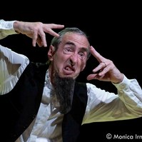 In Scena Il Vino E Suo Figlio Al Teatro Di Villa Lazzaroni
Enrico Bonavera torna a Roma
Fotografie di Monica Irma Ricci