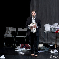 Contrattempo Di Riccardo Vannuccini
La Periferia Romana debutta sul palco del Teatro Vascello
Fotografie di Monica Irma Ricci