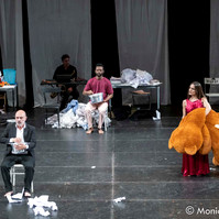 Contrattempo Di Riccardo Vannuccini
La Periferia Romana debutta sul palco del Teatro Vascello
Fotografie di Monica Irma Ricci