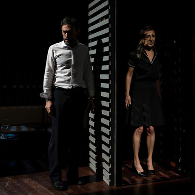 402 un moderno thriller di Elettra Zeppieri lascia con il fiato sospeso il pubblico del teatro Cometa Off. Fotografie di Monica Irma Ricci
