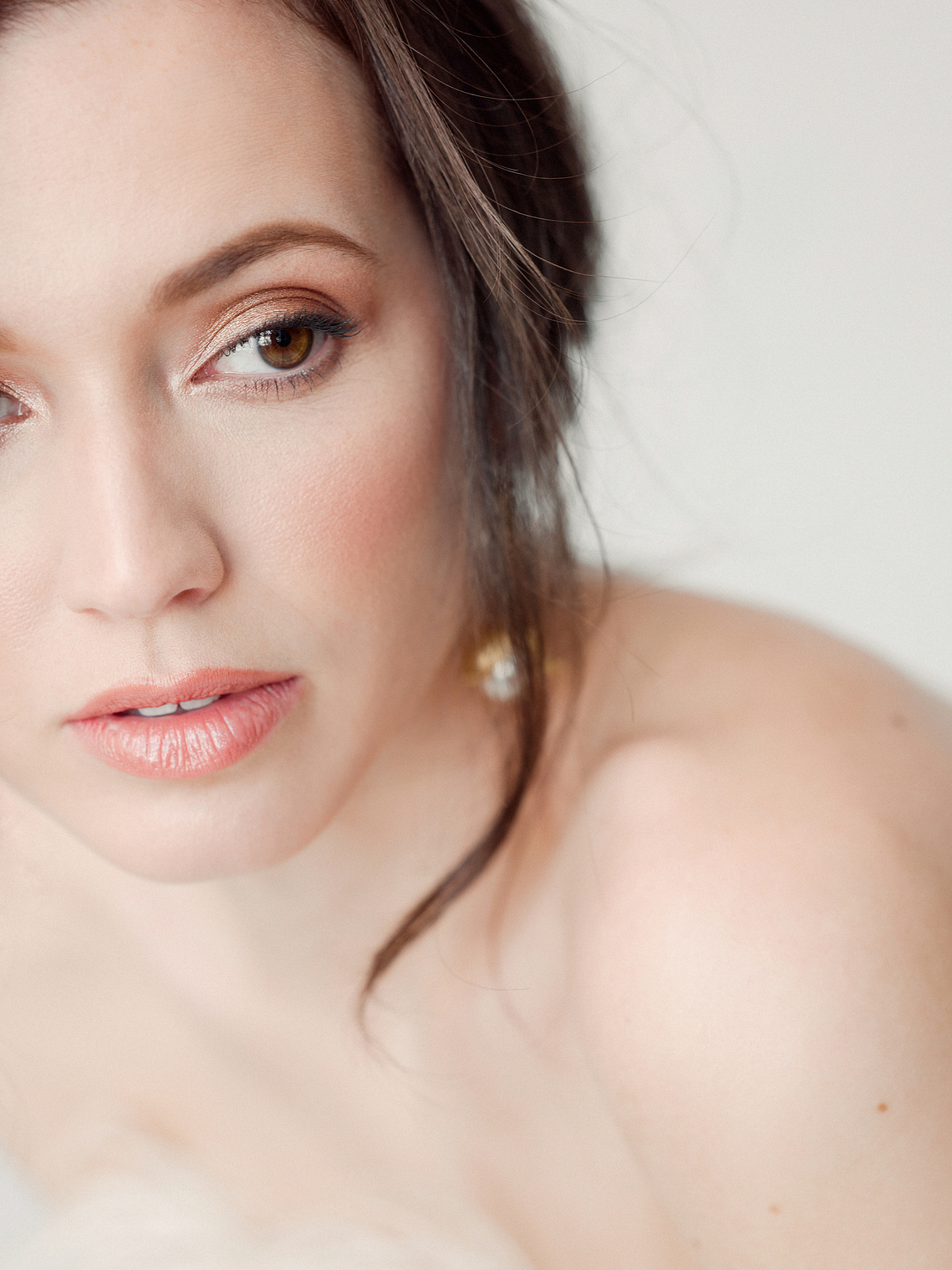 Sara Donaldson Photography | MUAH by Q the MUA, clean bridal makeup, loose updo, bridal updo, peachy glow