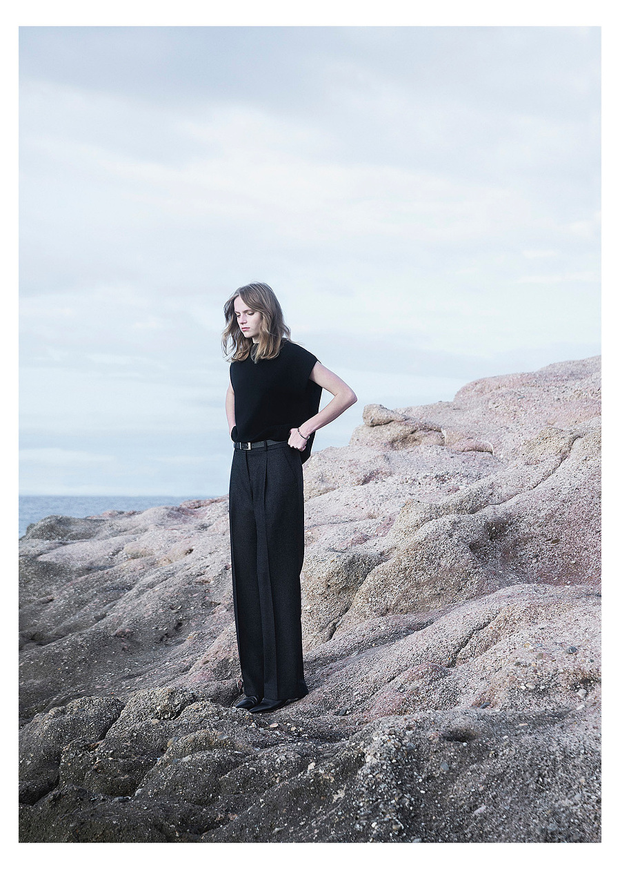 LOLA apparel winter campaign by the sea by photographer Maria Magdalinou