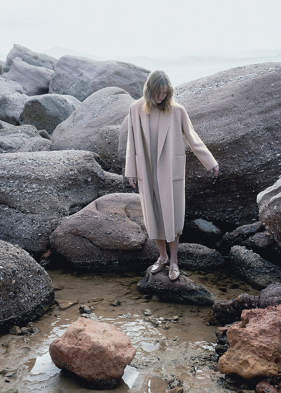LOLA apparel winter campaign by the sea by photographer Maria Magdalinou