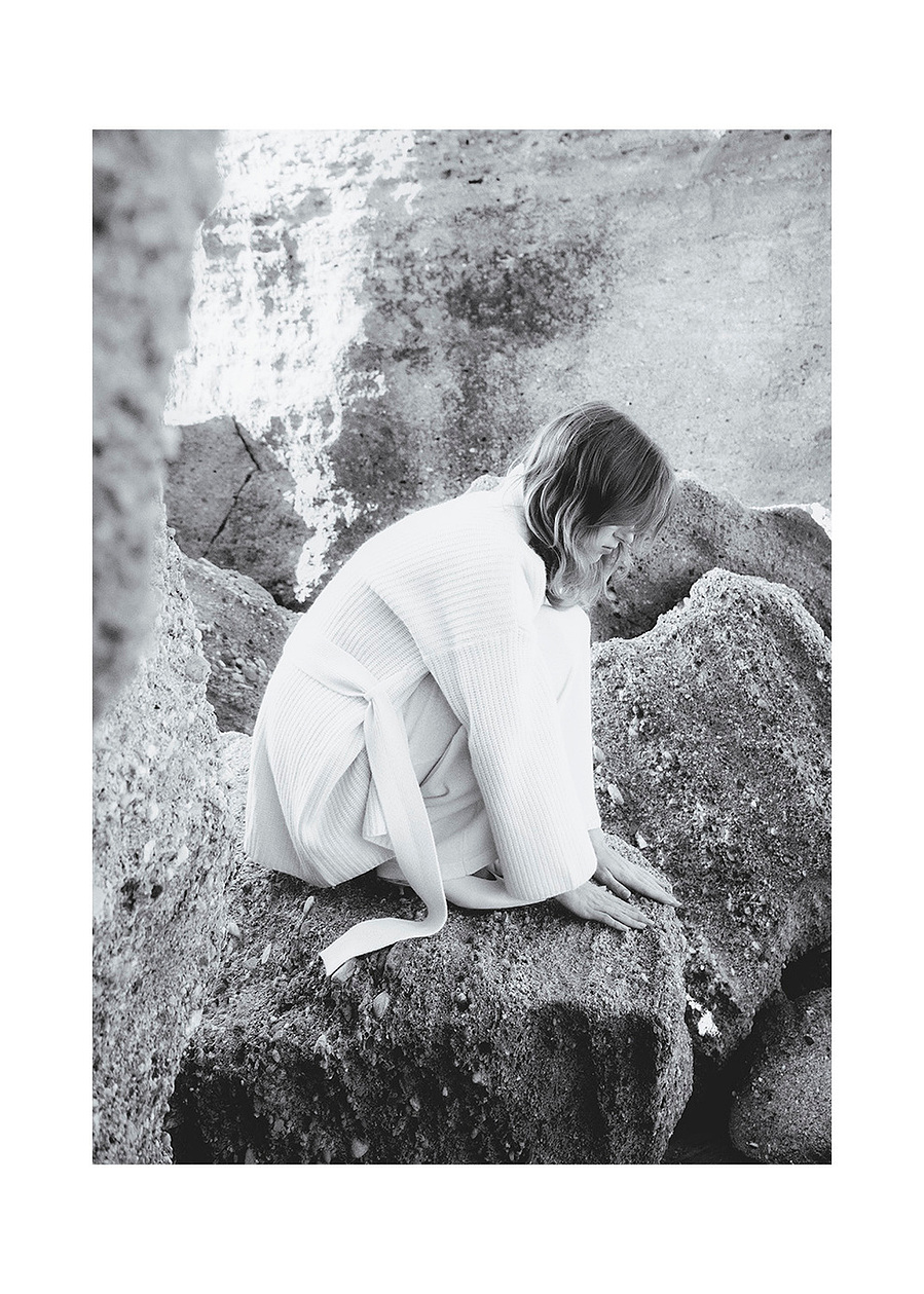 LOLA apparel winter campaign by the sea by photographer Maria Magdalinou