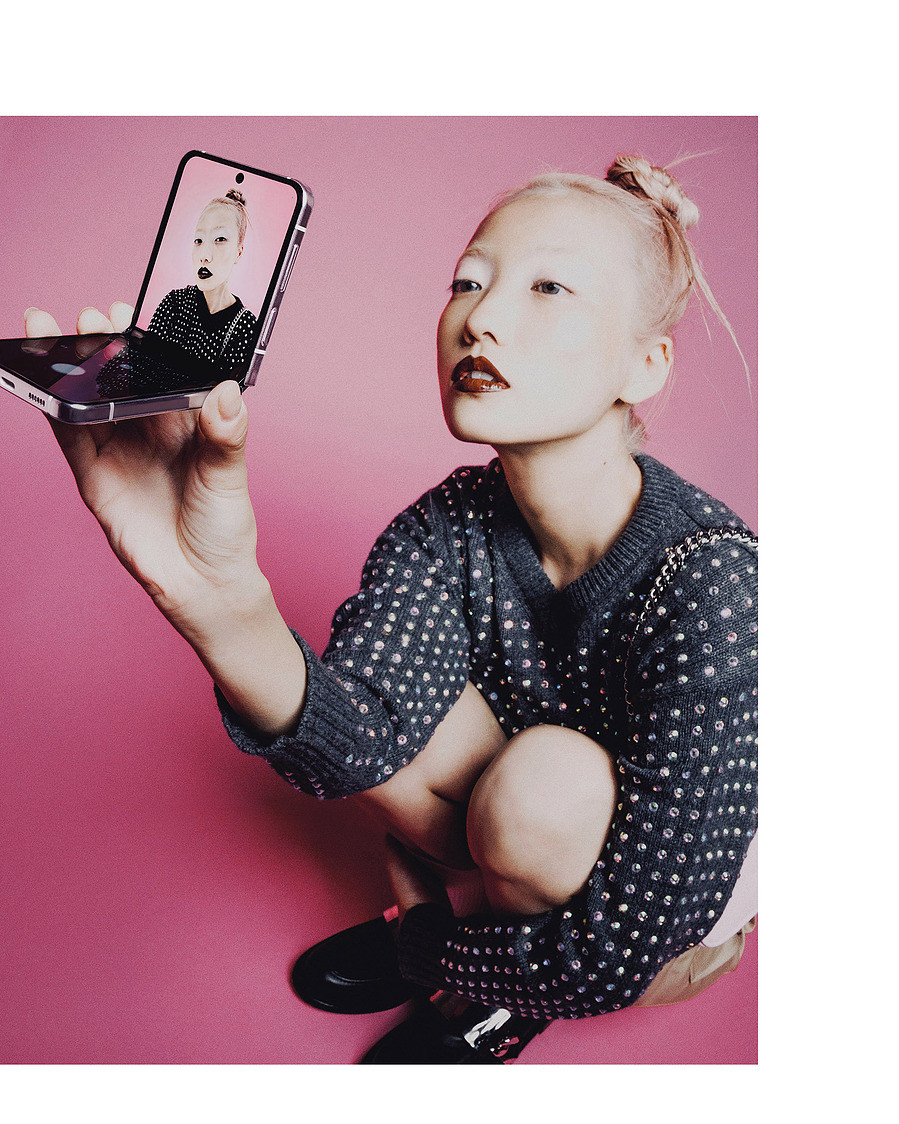 Y2K inspired fashion and beauty editorial for Vogue Greece x Samsung by photographer Maria Magdalinou