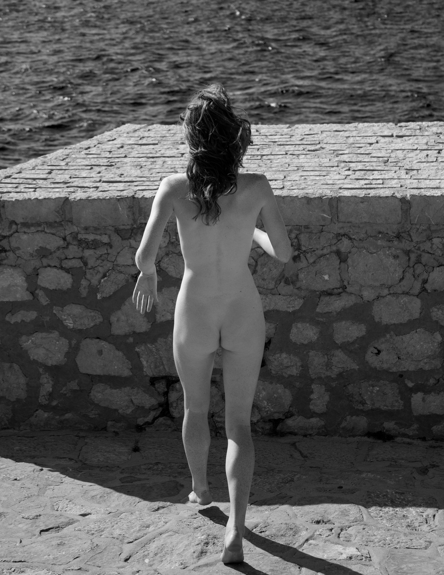 vogue cs digital black and white by photographer Maria Magdalinou