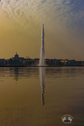 Upside of Jet d'eau, reflection of Jet d'eau, Geneva