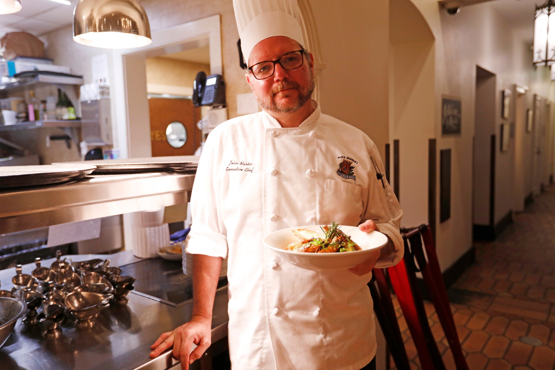 Executive Chef John Martin shows off his signature BBQ ship and grits dish at his restaurant, Tableau, on Tuesday, Aug. 8, 2017. (Katherine C. Gilyard/NABJ Monitor)