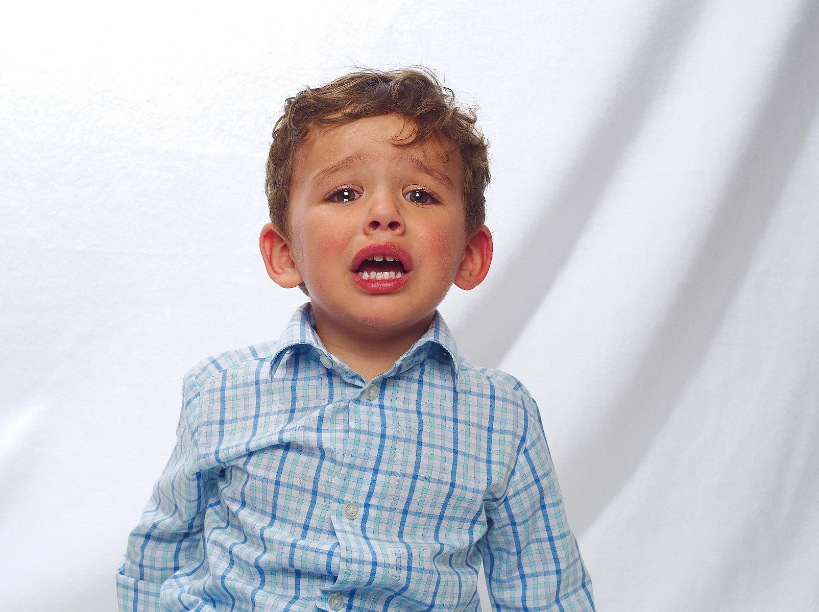 Image Description:  "A tuff toddler fighting his mom during a photo shoot."