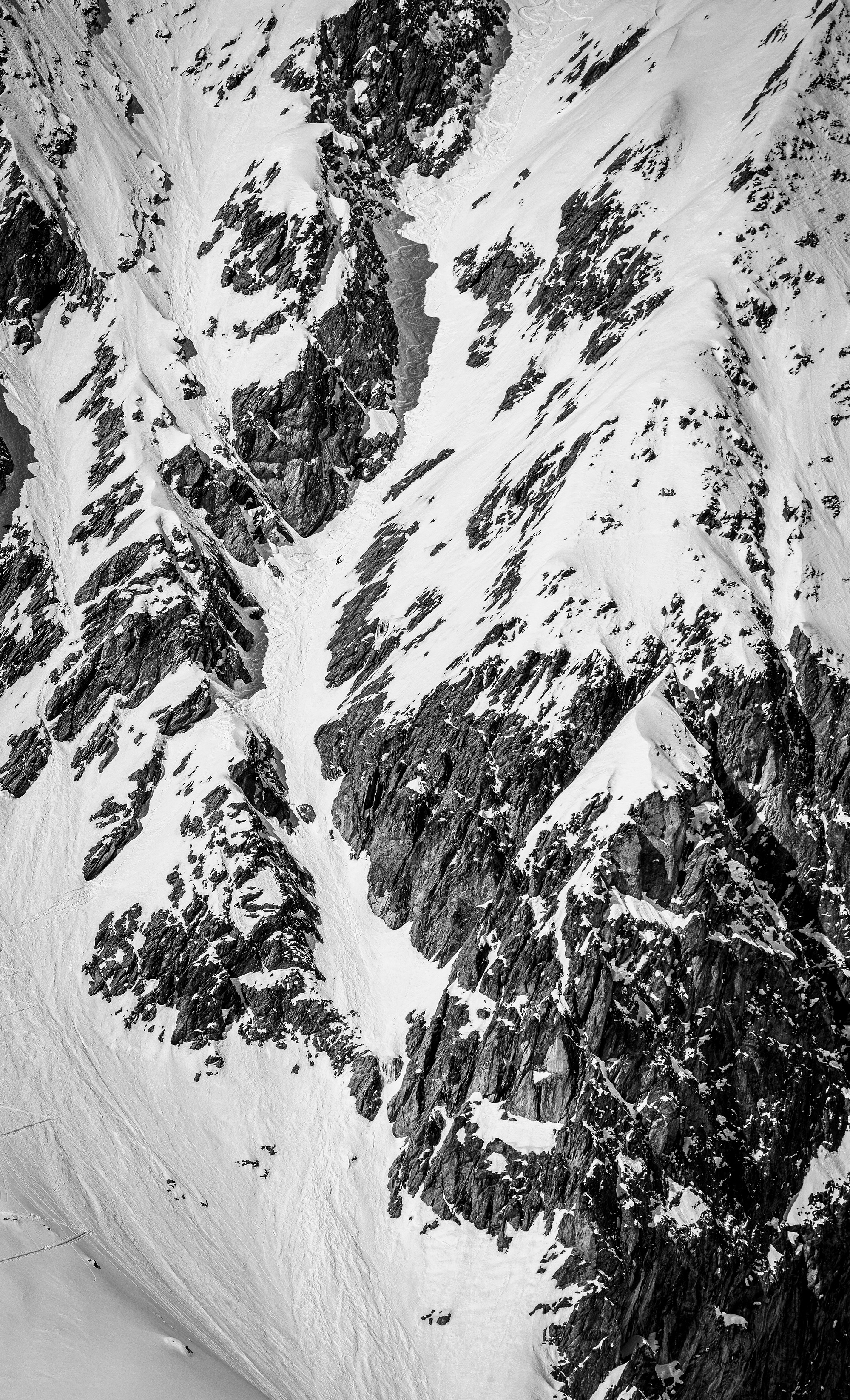 Ski de pente raide dans le couloir Slingsby Aiguilles rouges d'Arolla Val d'Hérens Valais