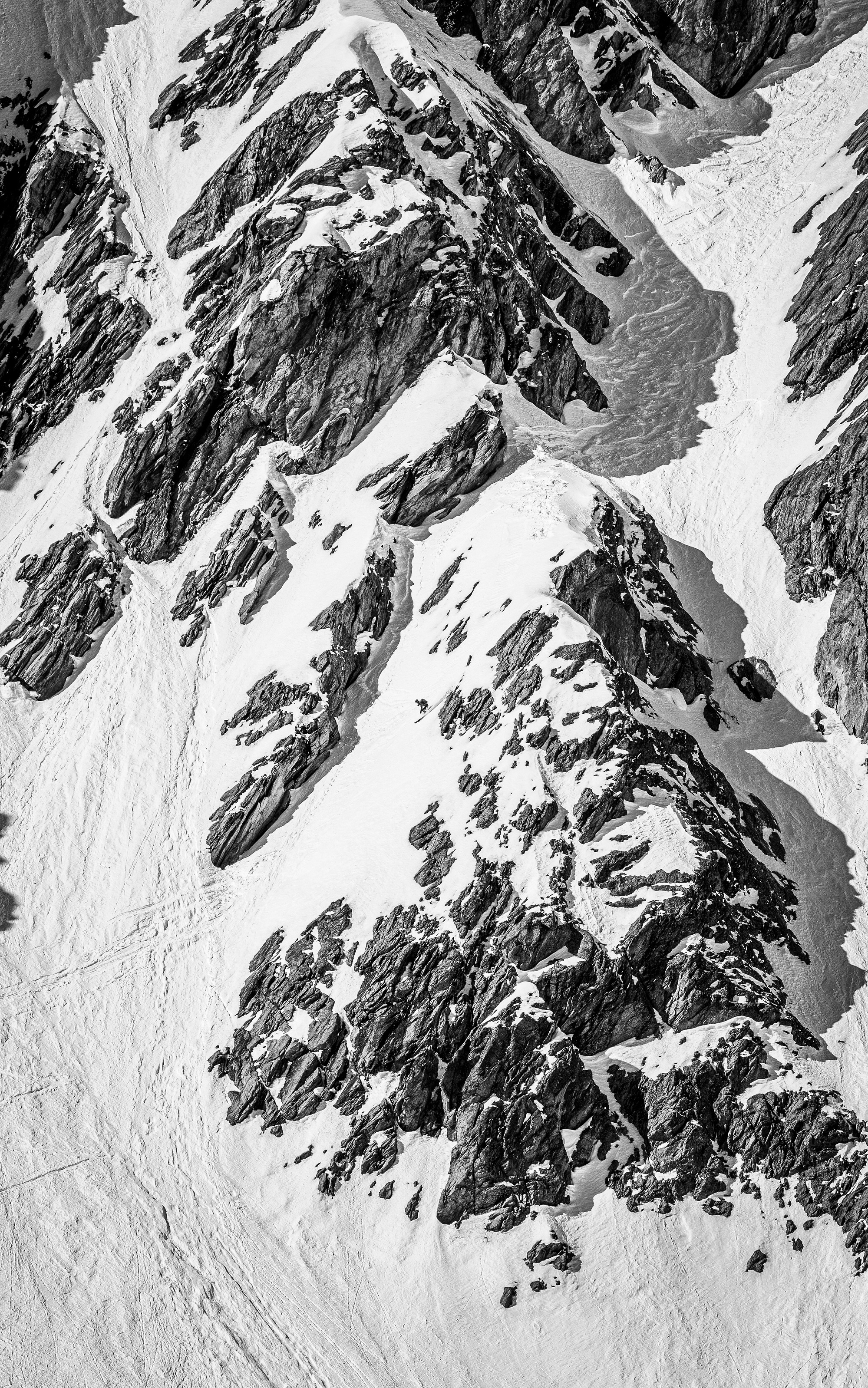 Ski de pente raide dans le couloir Slingsby Aiguilles rouges d'Arolla Val d'Hérens Valais