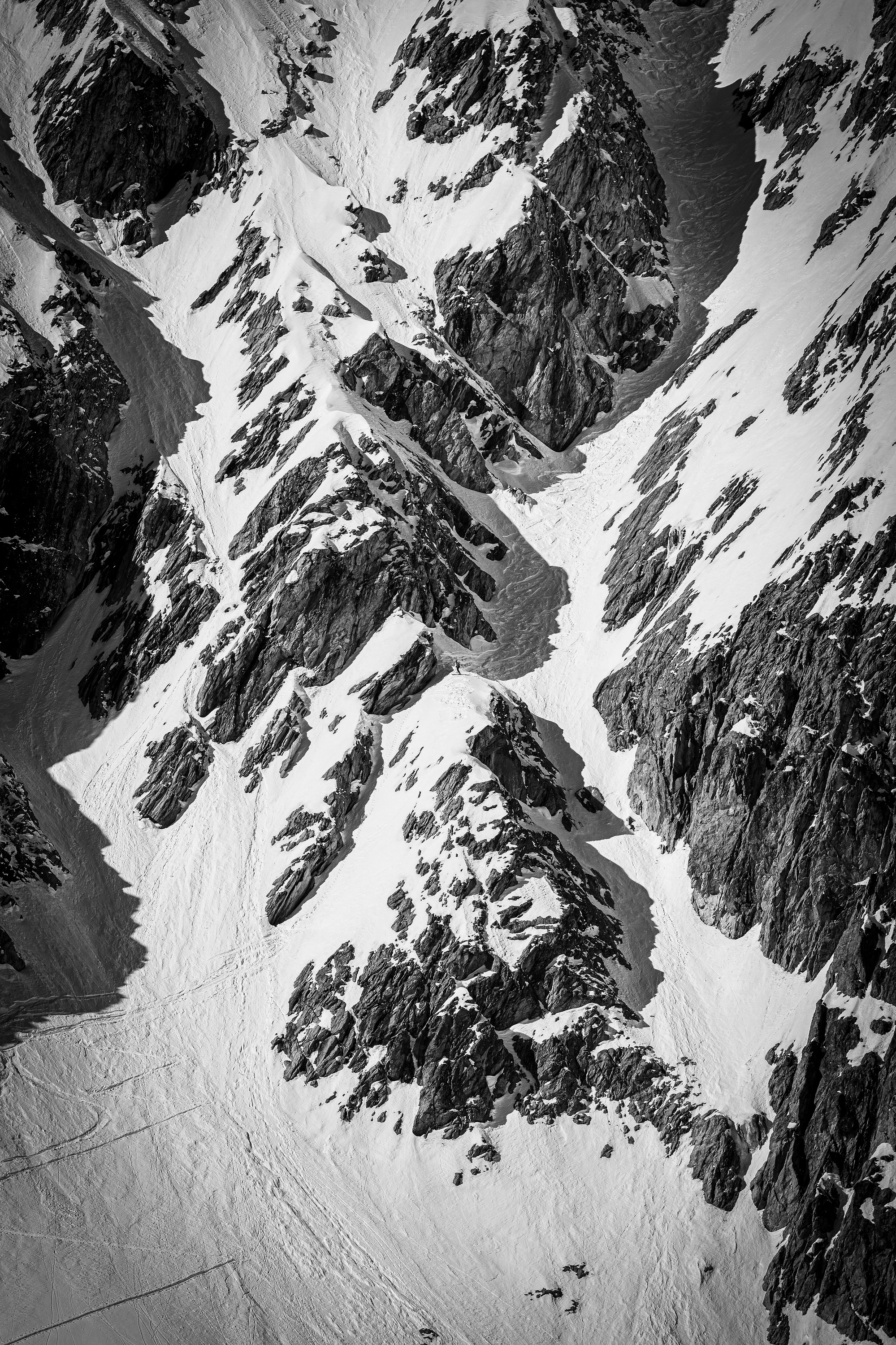 Ski de pente raide dans le couloir Slingsby Aiguilles rouges d'Arolla Val d'Hérens Valais