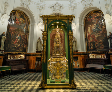 Chapel of Santa Teresa in the Mezquita of Córdoba, featuring ornate Baroque architecture within the historic mosque-cathedral.