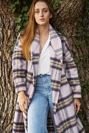 Johanna Senpau photographie Elodie Sacmorane à Gaillac pour sublimer un Lookbook de Ma Petite Mercerie.