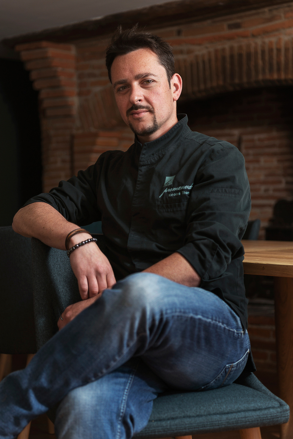 Portrait de Nicolas Thomas, chef étoile du restaurant gastronomique La Promenade.