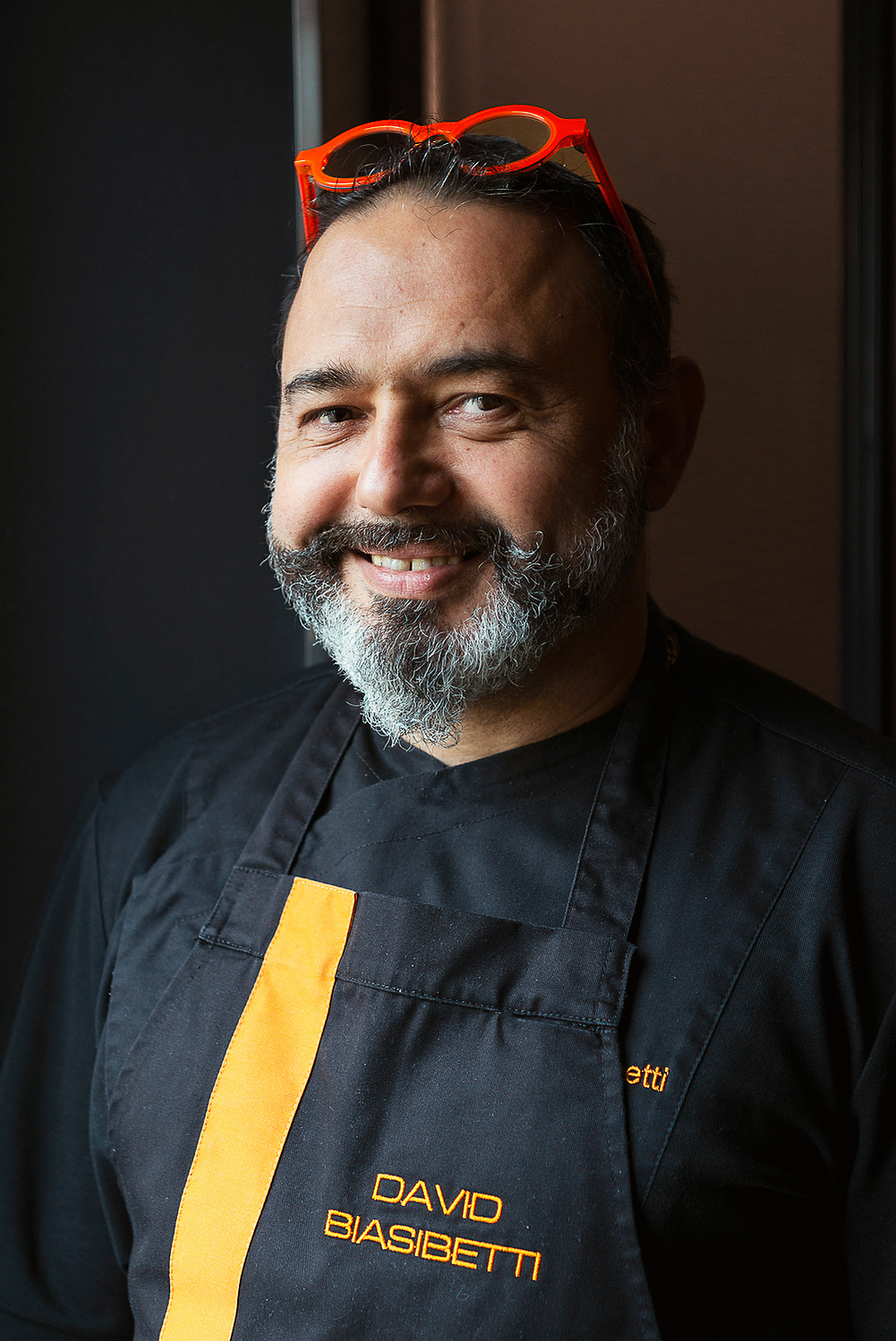 Portrait de David Biasibetti, chef étoile du restaurant gastronomique Ô Saveur, dans la région d'Occitanie.