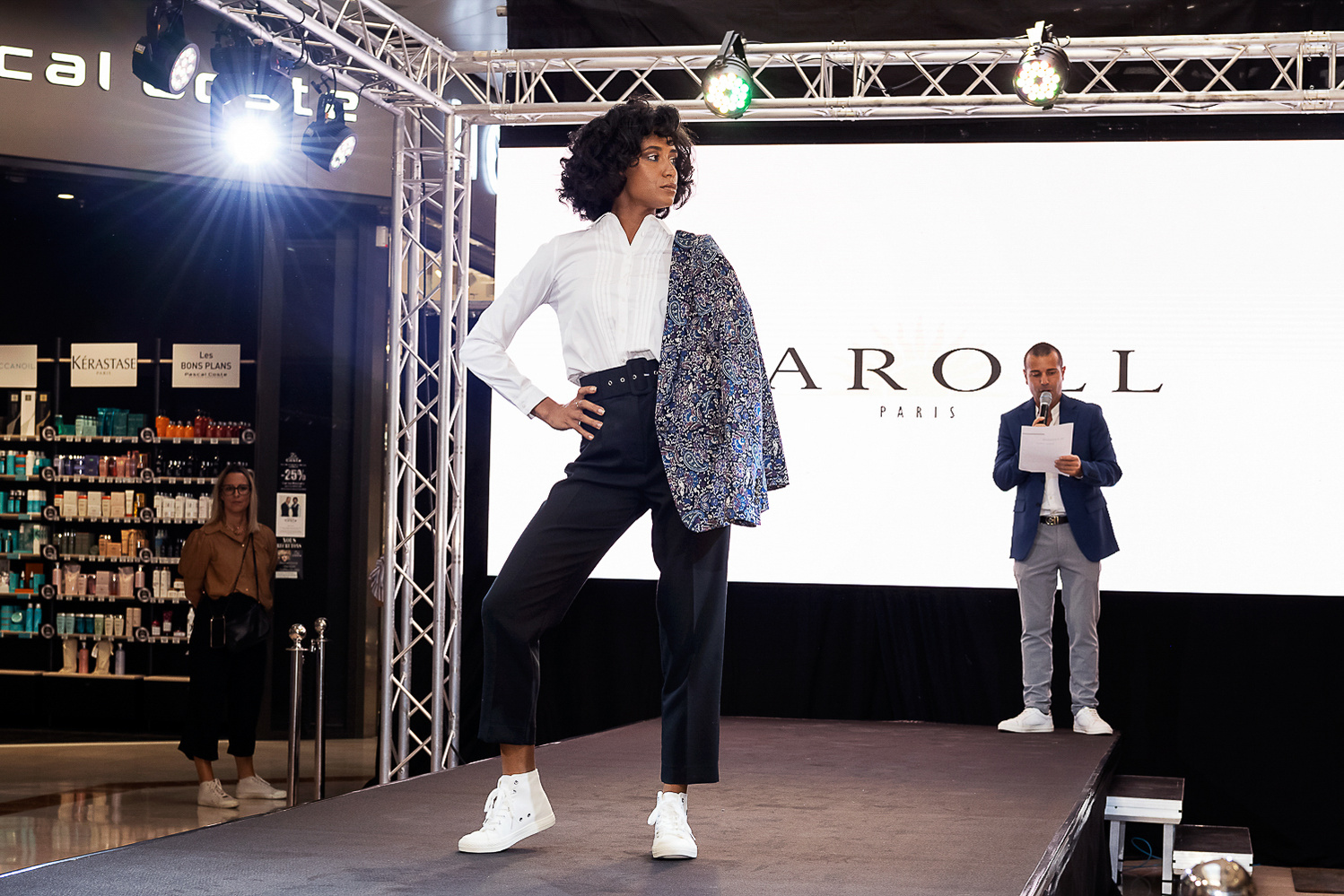 Reportage événementiel de Johanna Senpau au centre commercial de Portet sur Garonne. Les commerçants font défiler des mannequins avec leur marque. 
