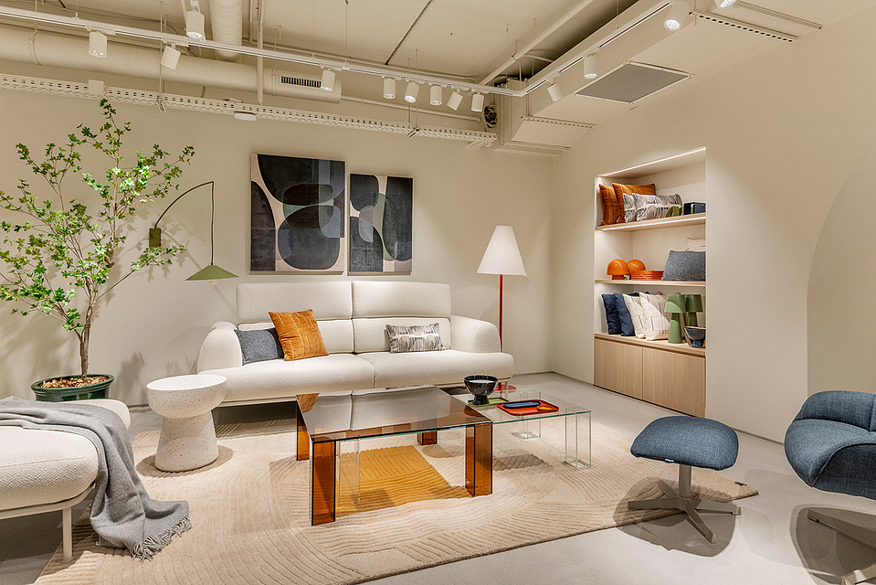 Détail du mobilier design Kave Home capturé à Toulouse