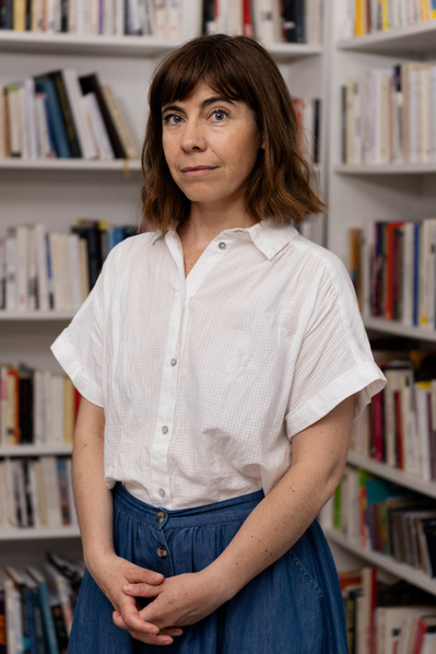 Portrait en situation de Céline Charlap dans son domicile à Toulouse.