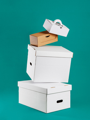 Image de Johanna Senpau réalisée en studio de 4 boites en carton pour l'entreprise Ositeck à Cugnaux.