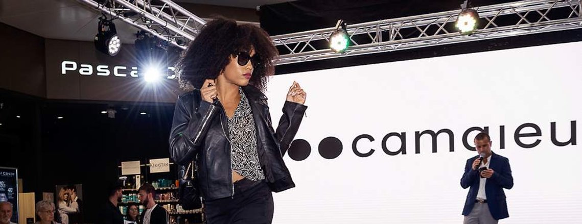Défilé de mode dans le centre commercial de Portet sur Garonne. Événement des commerçants immortalisé par Johanna Senpau pour l'agence Flex'Events de Toulouse.