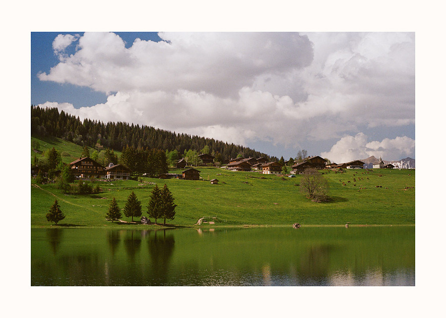 La Clusaz#02. Fine art print. Limited edition, signed and numbered. Photograph, small and large formats. France, Haute-Savoie, La Clusaz, lac des Confins
Tirage d’art. Edition limitée signée et numérotée. Photographie, petit et grand formats.