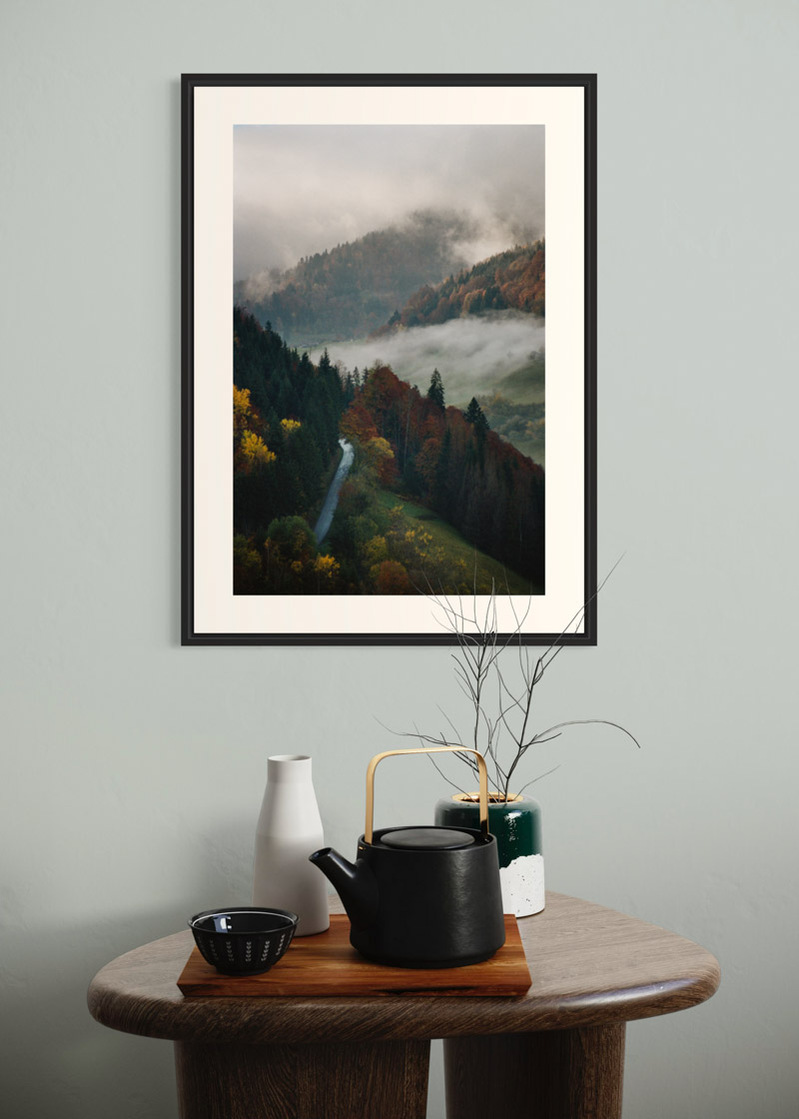 Les Clefs#01. Fine art print. Large format 50x70cm hung on a wall above a coffee table. Teapot and candles. Photograph
Tirage d’art. Grand format 50 par 70 centimètres accroché au mur au-dessus d’une table basse. Théière et bougies. Photographie