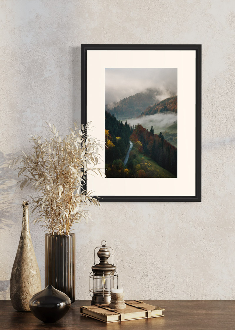 Les Clefs#01. Fine art print. Small 30x40 format on a wall above a console, decoration items, dried plants. Photograph
Tirage d’art. Petit format 30 par 40 centimètres. Au mur au-dessus d’une console. Objets de décoration plantes séchées. Photographie