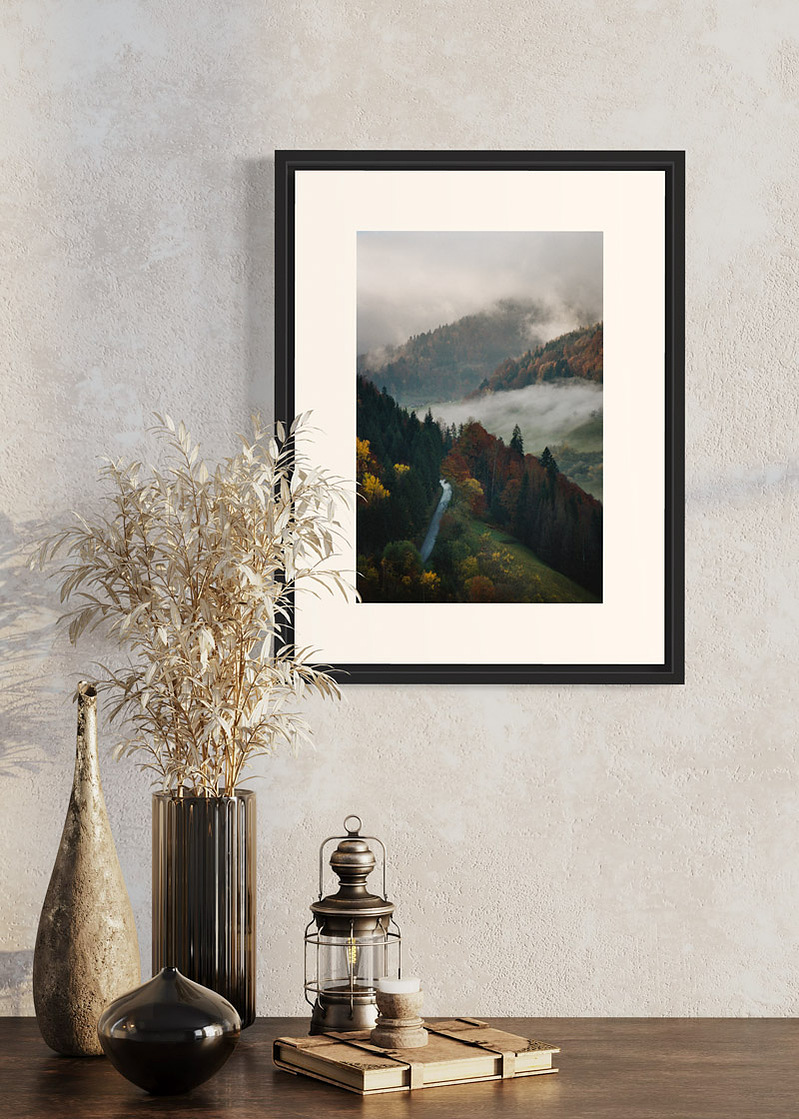 Les Clefs#01. Fine art print. Small 30x40 format on a wall above a console, decoration items, dried plants. Photograph
Tirage d’art. Petit format 30 par 40 centimètres. Au mur au-dessus d’une console. Objets de décoration plantes séchées. Photographie