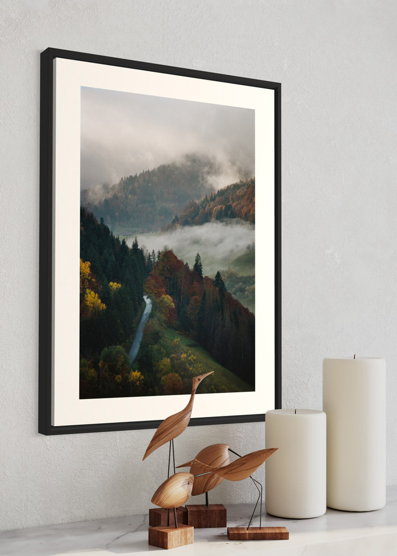 Les Clefs#01. Fine art print. Large 50x70cm format hung on a wall in a modern interior with a sculpture of birds. Photograph.
Tirage d’art. Grand format 50 par 70 centimètres, accroché au mur dans un intérieur moderne avec une sculpture d’oiseaux.