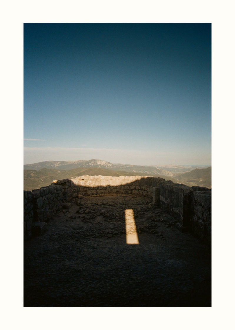 Peyrepertuse#01. Fine art print. Limited edition, signed and numbered. Photograph, small and large formats. France, Occitanie, Aude.
Tirage d’art. Edition limitée signée et numérotée. Photographie, petit et grand formats.