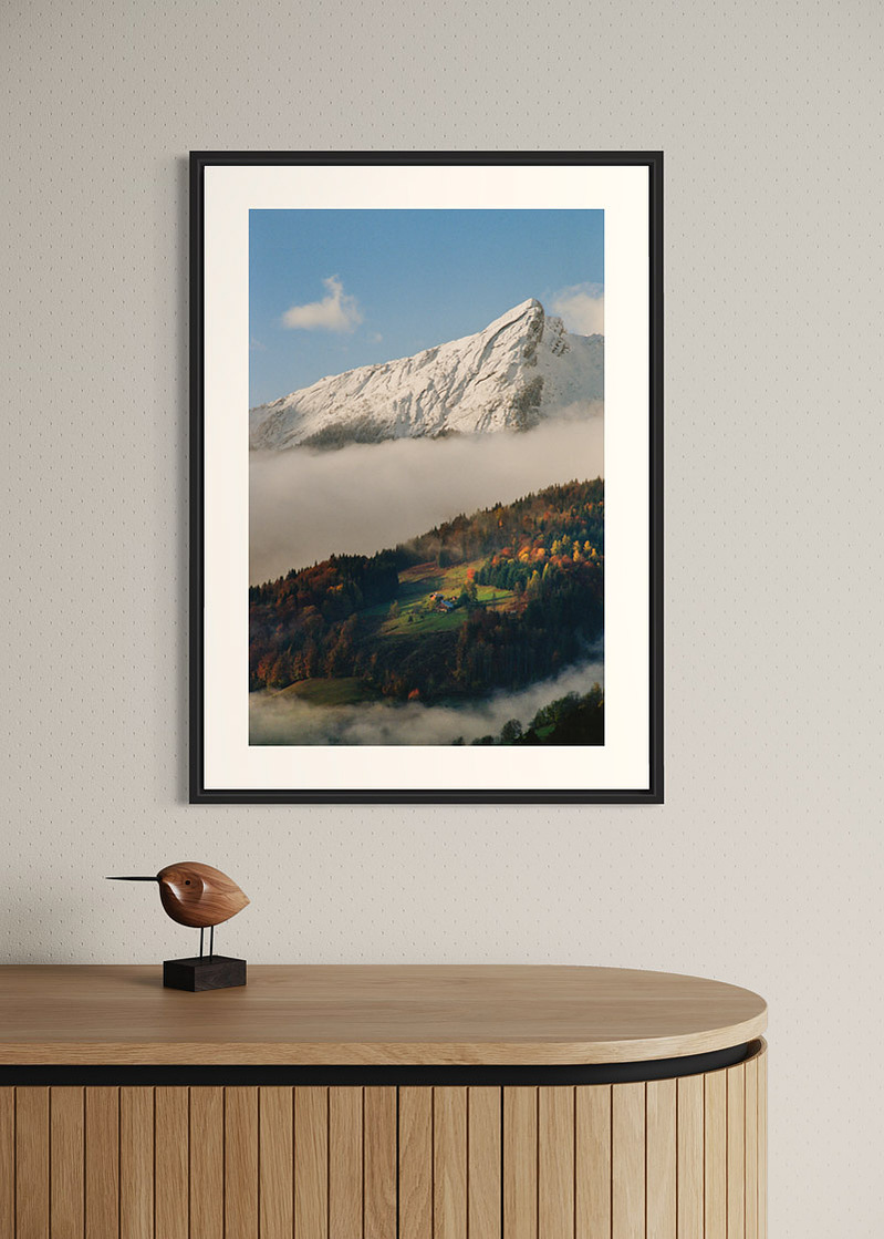 Les Clefs#02. Fine art print. Large format 50x70cm hung on a wall above a wooden sideboard. Photograph
Tirage d’art. Grand format 50 par 70 centimètres accroché au mur au-dessus d’un buffet en bois. Photographie