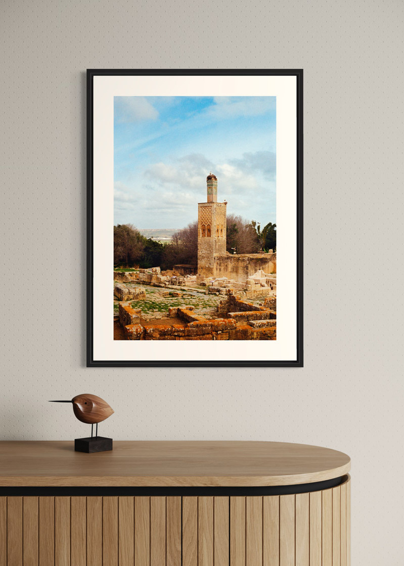  Le Chellah#01. Fine art print. Large format 50x70cm hung on the wall above a sideboard. Photograph.
Tirage d’art. Grand format 50 par 70 centimètres accroché au mur au-dessus d’un buffet. Photographie