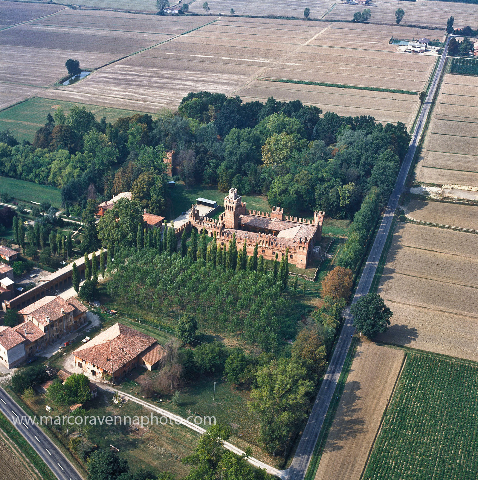 castle,landscape,Italy, trees,perspective