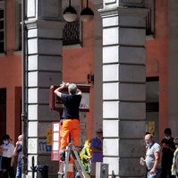 Bologna Italia persone all' attesa di autobus   people, Bologna
