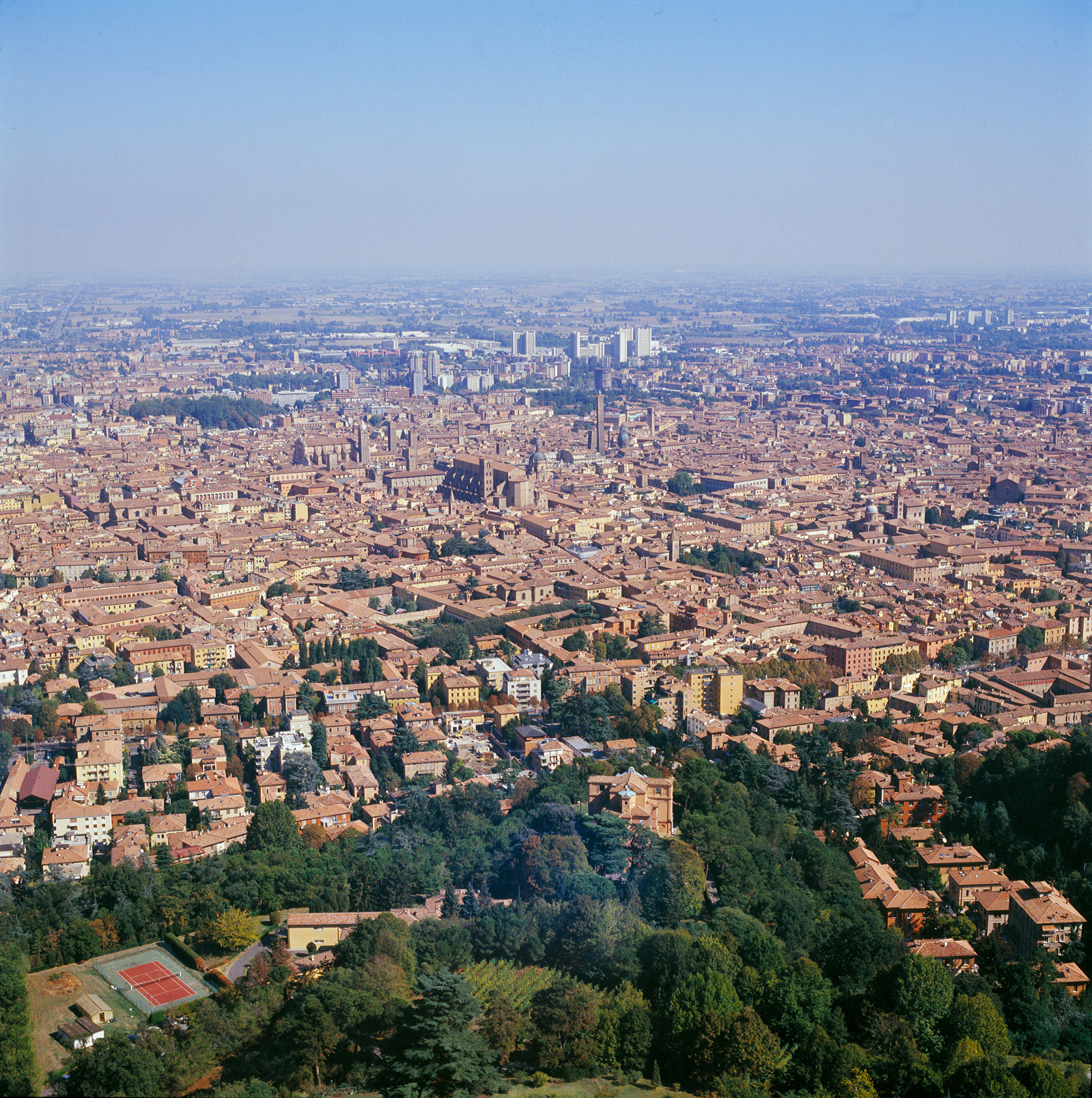 Bologna,fotografia aerea,anno 2003,pellicola,hasselblad,Italia