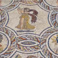 I mosaici di Volubilis sono famosi per la loro bellezza e il loro stato di conservazione. Volubilis è un sito archeologico situato in Marocco, nell'antica provincia romana della Mauretania Tingitana. 