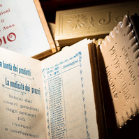 Calendari a forma di biscotti dall' archivio Lazzaroni Saronno