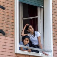 Quartiere Bolognina due ragazzi alla finestra. Bologna Italia

people, Bologna