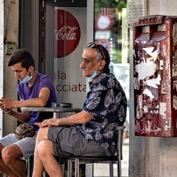 Quartiere Bolognina persone attesa bus Bologna Italia  people, Bologna