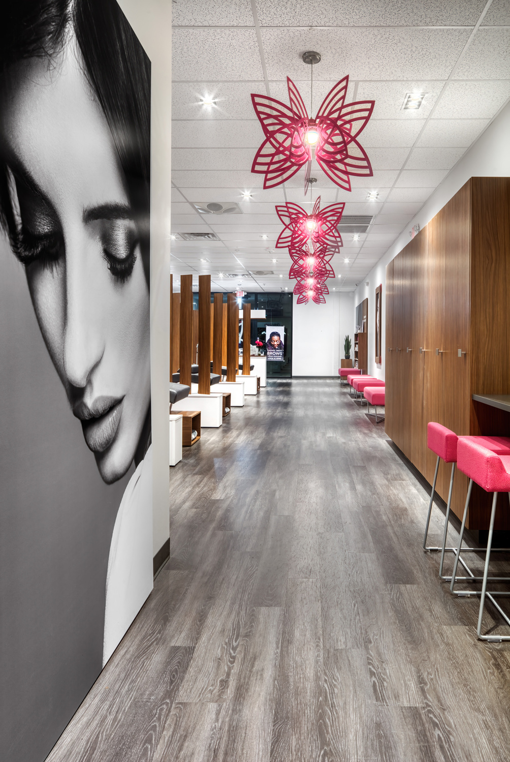 Interior branding for the DekaLash franchise