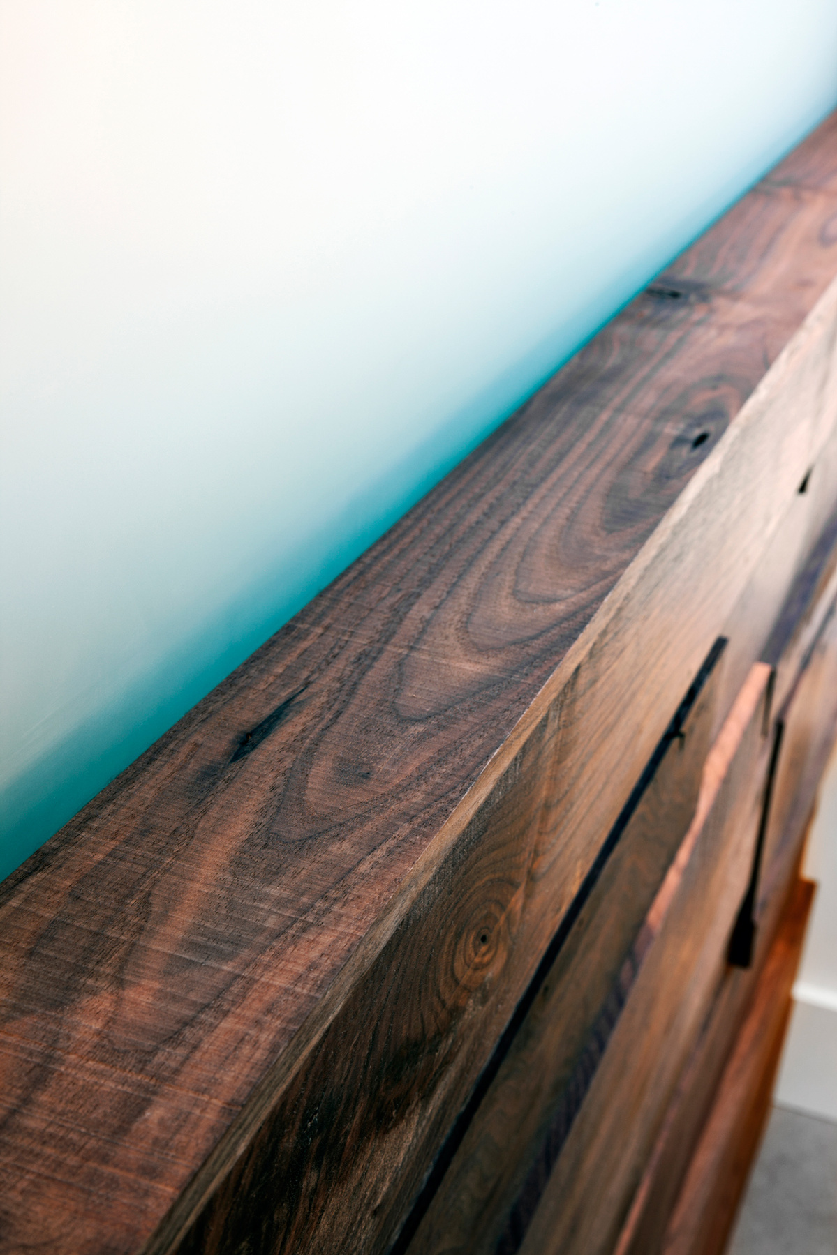 Salon divider wall detail
