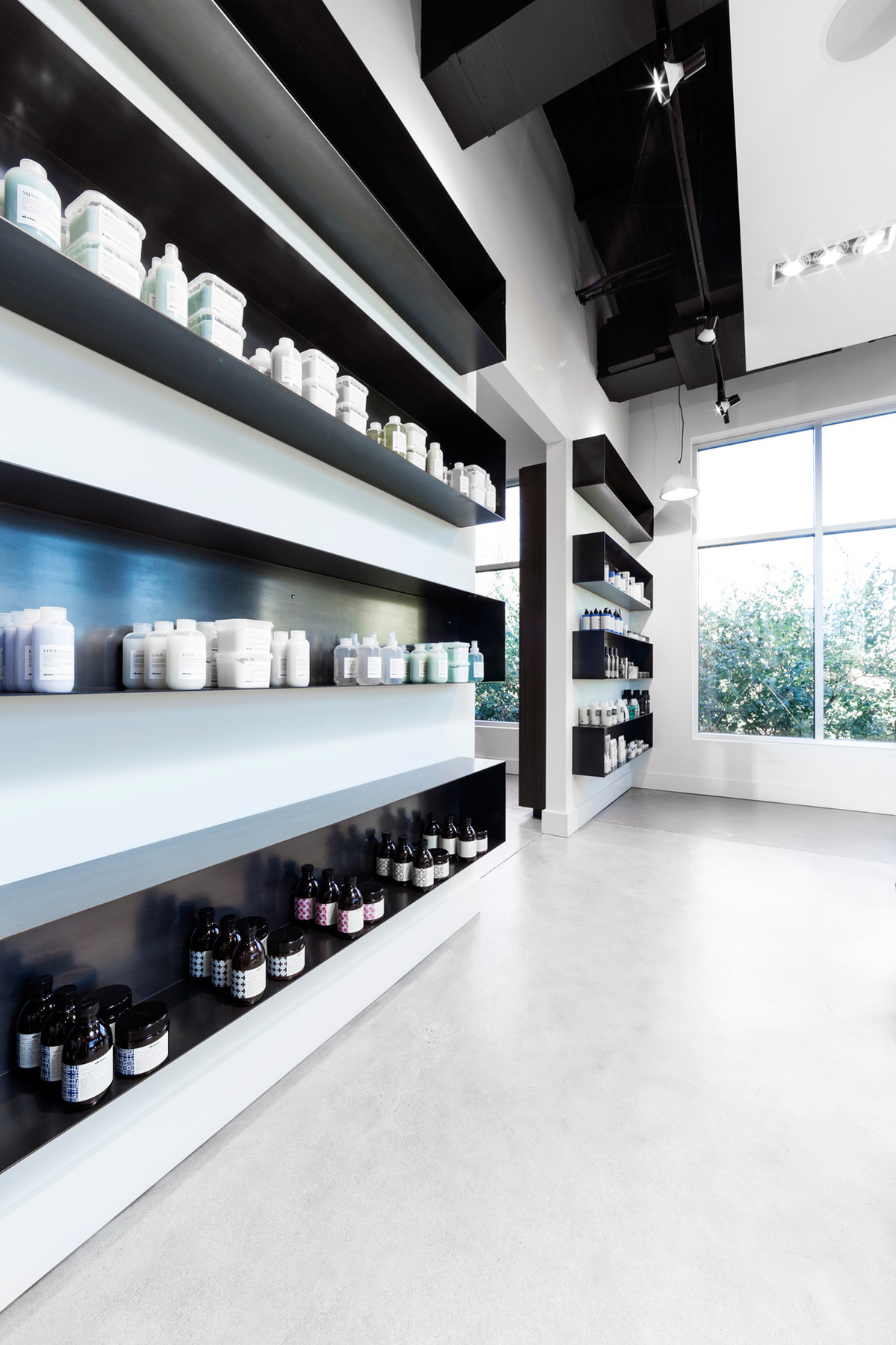 Salon retail and merchandising shelving